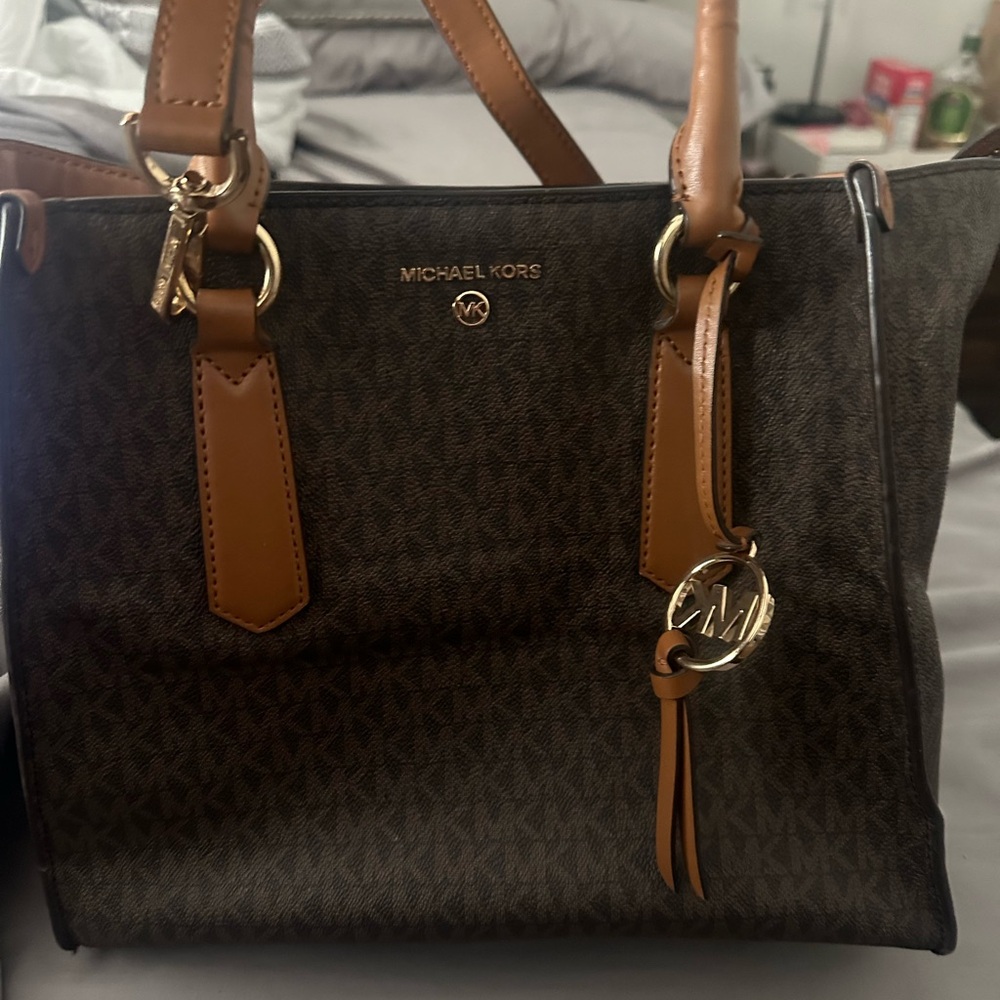 Michael Kors Crossbody - Picture 2 of 4